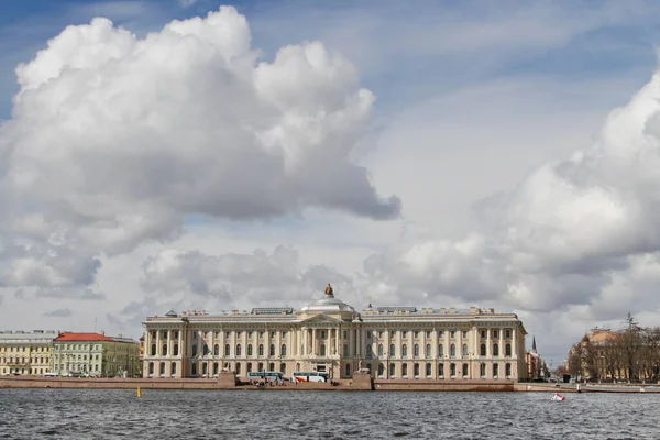 Vista Ilha Vasilievsky Margem Oposta Rio Neva São Petersburgo Com — Fotografia de Stock