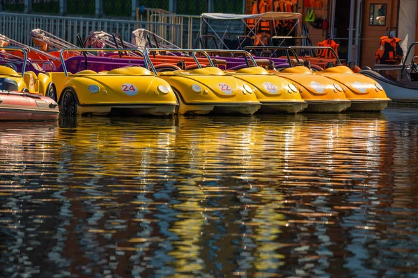 Pleasure Catamaran Form Machine Yellow Fun Water Bikes Swimming Pond — Stock Photo, Image