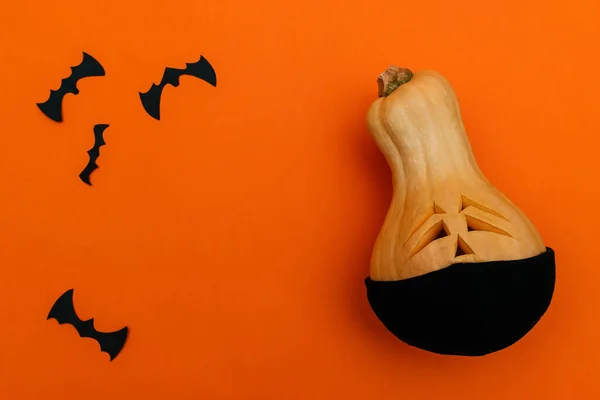 Κολοκύθα Halloween Μαύρη Προστατευτική Ιατρική Μάσκα Και Νυχτερίδες Από Μαύρο — Φωτογραφία Αρχείου