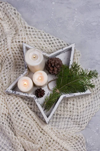 Kerstdecoratie op houten achtergrond. Nieuwjaar concept — Stockfoto