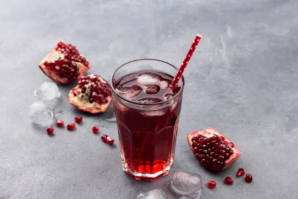 Natural Fresh and Organic Pomegranate Juice in Glass — Stock Photo, Image