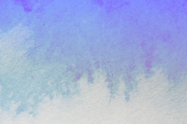 抽象的な手描きのウルトラ バイオレットとホワイト ペーパーの背景 クリエイティブ デザイン テンプレートに青い水彩画スプラッシュ — ストック写真