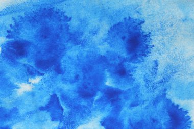 Soyut Mavi el boyalı mürekkep ve suluboya splash Beyaz Kağıt arka planda, yaratıcı tasarım şablonları