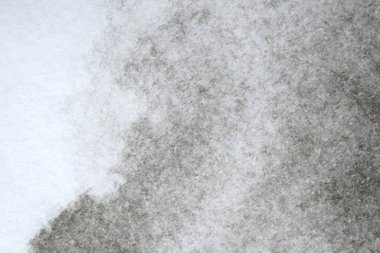 Soyut el boyalı siyah suluboya splash beyaz kağıt arka planda, yaratıcı tasarım şablonları