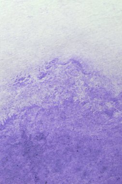 Mor suluboya splash beyaz kağıt arka planda, yaratıcı tasarım şablonları soyut el boyalı