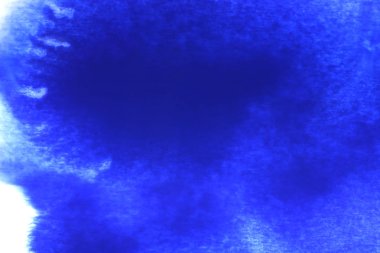 Beyaz kağıt geri üzerinde mavi suluboya sıçrama soyut el boyalı