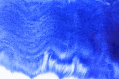 Beyaz kağıt geri üzerinde mavi suluboya sıçrama soyut el boyalı