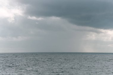 Fransız kıyısı boyunca Atlantik Okyanusu manzarası.