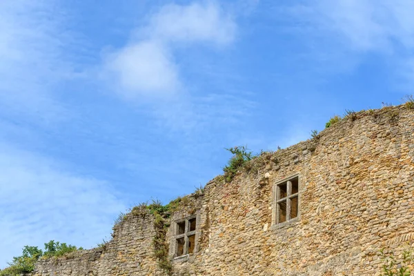 Старый Средневековый Замок Руинах Открыт Посещения Туристами Городе Талмонт Сент — стоковое фото