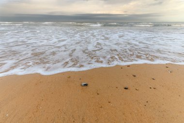Atlas Okyanusu kıyısında Sables d 'olonne yakınlarında bir sahil..