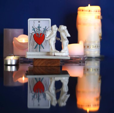 Kalpli tarot kartı.