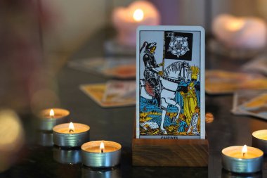 Resimli tarot kartları, mumlar, Binbaşı Arcana, Ölüm.
