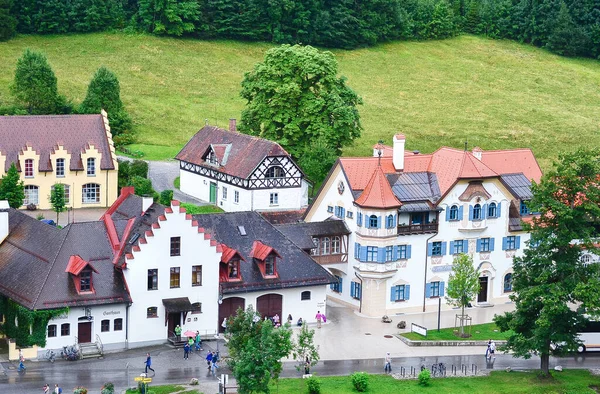 Vista das casas que estão no sopé do Castelo de Hohenschwangau . — Fotografia de Stock