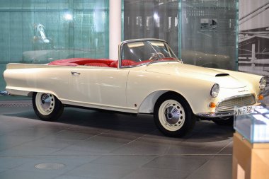 Audi Müzesi 'nde nadir bulunan bir model araba sergisi..