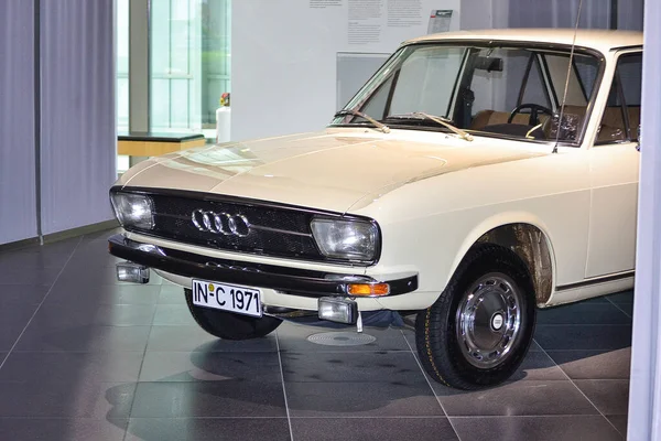 Utsikt över den sällsynta utställningen av en modellbil på Audi Museum. — Stockfoto