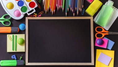 Okula Dönüş 'ün bulanık arka planı. Üst Görünüm Düz Yatay, dikey 