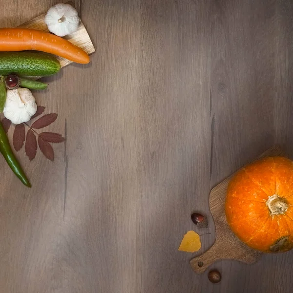 Verschwommenes Zerquetschtes Frisches Gemüse Auf Holzhintergrund Mit Kopierfläche Hochwertiges Foto — Stockfoto