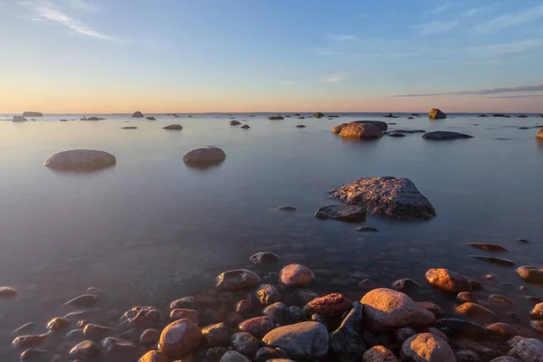 Балтійське Узбережжя Камінням Чудовим Заходом Сонця Довготривале Фото Тло Листівки — стокове фото