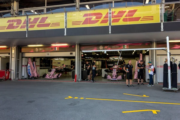 Baku Azerbaijão Junho 2017 Passeio Pessoas Pit Lane Fórmula Avenida — Fotografia de Stock