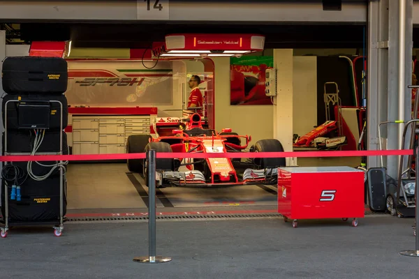 Baku Azerbeidzjan Juni 2017 Een Wandeling Van Mensen Pitlane Formule — Stockfoto