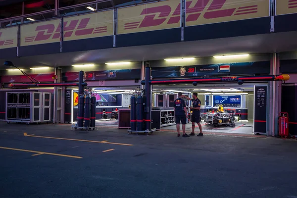 Baku Azerbeidzjan Juni 2017 Een Wandeling Van Mensen Pitlane Formule — Stockfoto