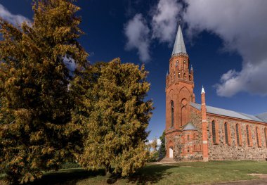 Orta Estonya 'daki Tartu Kilisesi' nin panoraması. Antik Katolik Kilisesi ve Orta Çağ 'ın mirası.