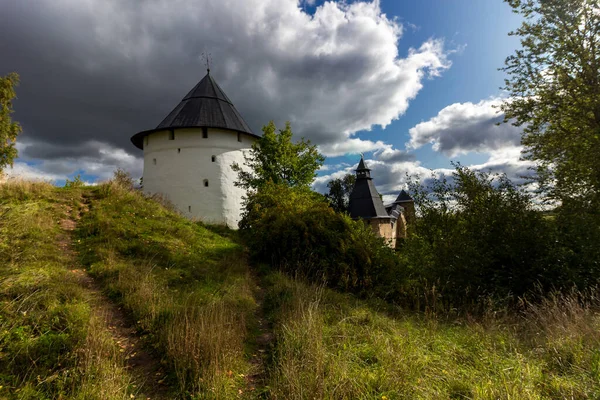 Tower Defensive Walls Pskov Pechersk Assumption Orthodox Church Cathedral Landscape — Stock Photo, Image