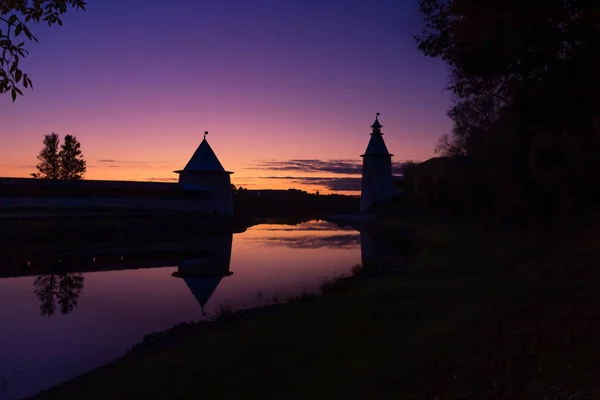 Вид Ночной Псковский Кремль Реки Города Летний Ясный День Прекрасный — стоковое фото