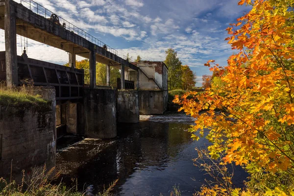 Autumn Landscape Old Abandoned Hydroelectric Power Station Built Small River — Stock Photo, Image