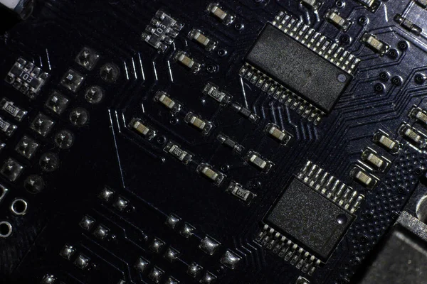 Számítógépes Technológia Alaplapjának Pcb Töredéke Alkatrészei Sok Elemmel Makro Fotózás — Stock Fotó