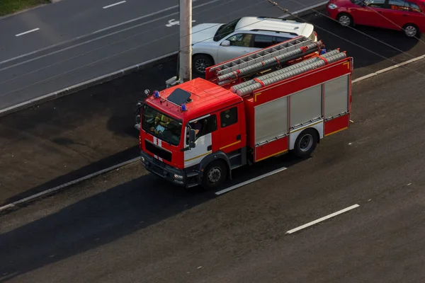 Los Servicios Extinción Incendios Rusos Emercom Recorren Las Calles Ciudad — Foto de Stock