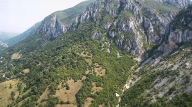 Romanya 'nın Baile Herculane kenti yakınlarındaki Ulusal Park