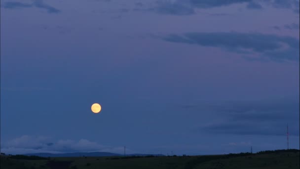 月亮升起的时差镜头 蓝色小时 — 图库视频影像