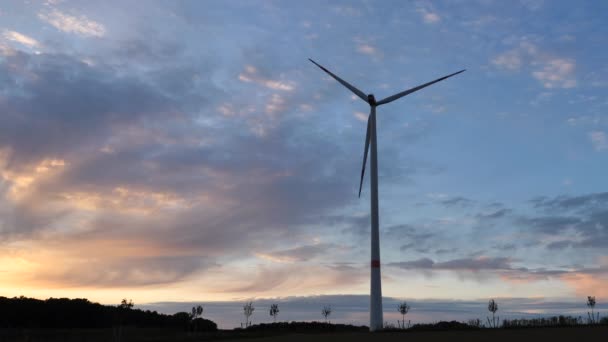 Turbina Eólica Atardecer Campo — Vídeo de stock