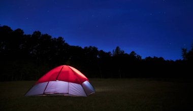 yıldızların altında kamp