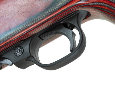 Beyaz izole bir yarı otomatik tüfek üzerinde tetiklemek
