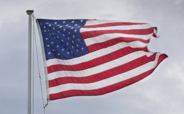 Amerikan bayrağı bir esintiyle yakaladı