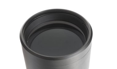 Objektif lens üzerinde beyaz izole bir keskin nişancı kapsamında