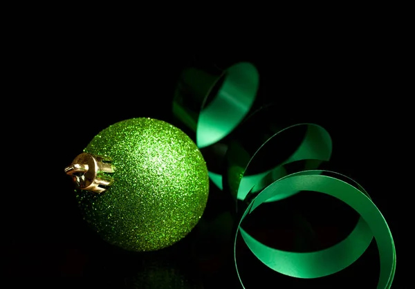 Bright green Christmas ornament and ribbon — Stock Photo, Image