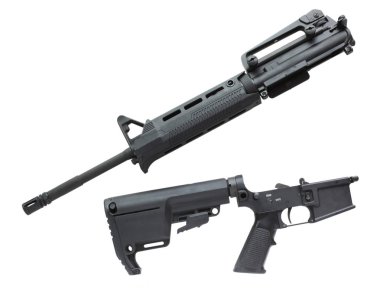 Ar-15 beyaz üzerinde parçalanmış