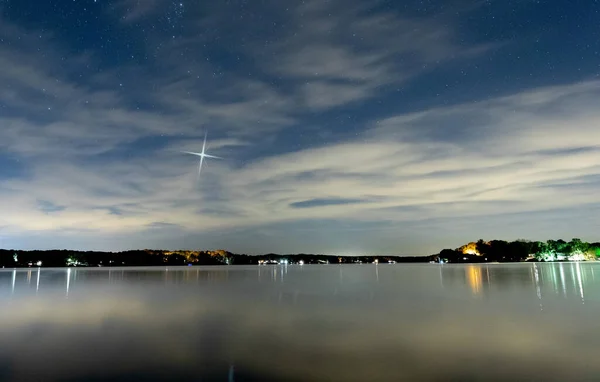Luminosa Stella Natale Nel Cielo Notturno Sul Lago Tillery North — Foto Stock