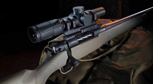 Rifle Cerrojo Pack Con Fondo Oscuro Reflejos Naranjas —  Fotos de Stock