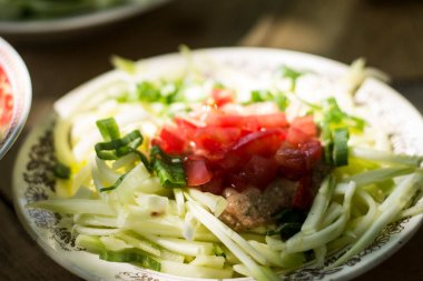 roka ve domatesli reen salatası. 