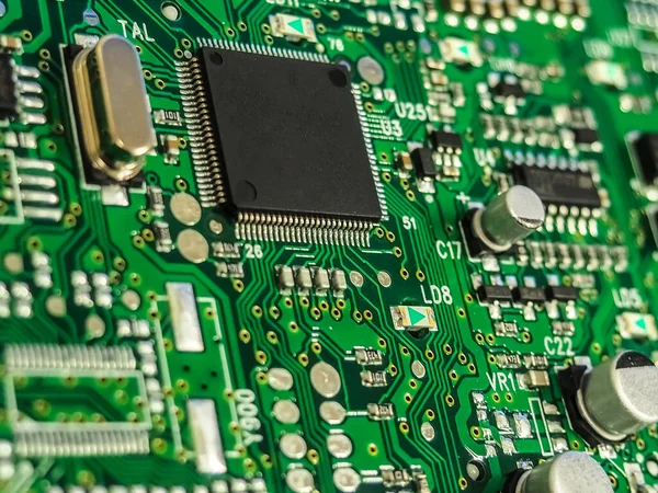 Observa Primer Plano Placa Circuito Electrónico Pcb Con Componentes Microchip — Foto de Stock