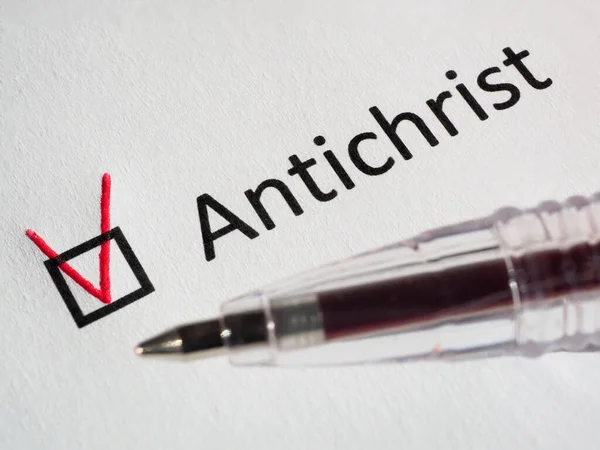 Fragebogen Roter Stift Und Die Aufschrift Antichrist Mit Häkchen Auf — Stockfoto