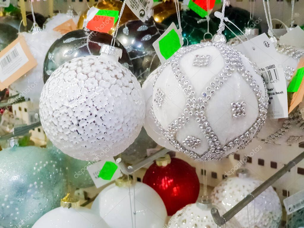 picture Ornament Ideas For Shelves larastock