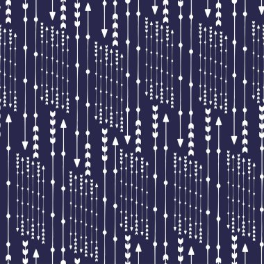 Oklarla kusursuz desen. Modern etnik baskı. Koyu arka planda minimalist oklar