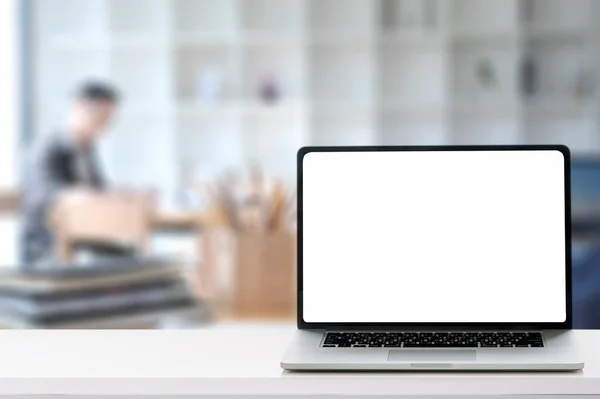 Ноутбук Mockup Порожнім Екраном Білому Столі Спільній Робочій Кімнаті Копіювати — стокове фото
