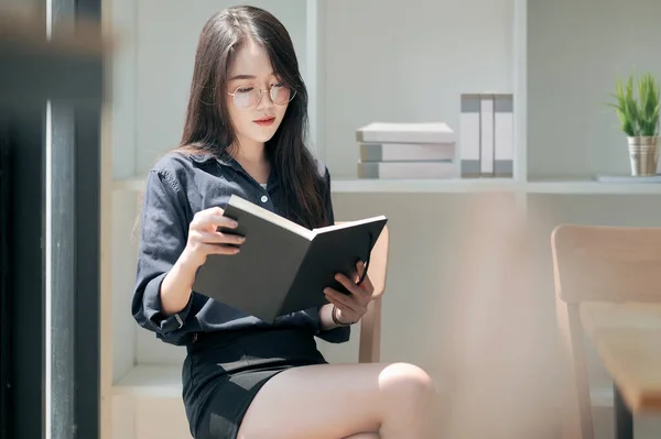 Young Asian Woman Reading Book While Sitting Window White Room — Stock Photo, Image
