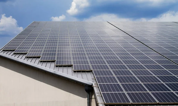 Sistema Fotovoltaico Telhado Enorme Salão Que Aproveita Todos Espaços Imagem De Stock